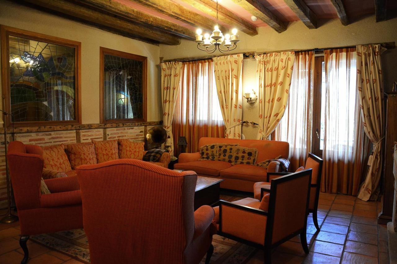 Posada Fuenteplateada Collado Hermoso Bagian luar foto