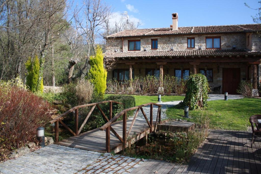 Posada Fuenteplateada Collado Hermoso Bagian luar foto